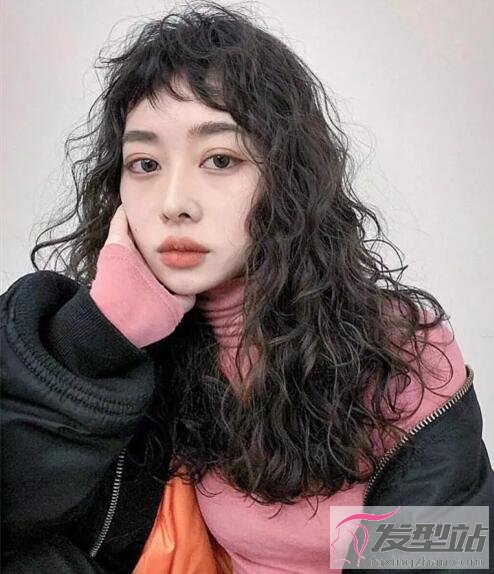 女生卷劉海發(fā)型