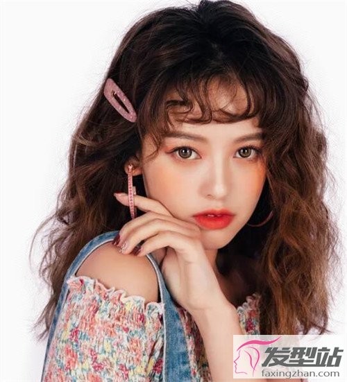 女生卷劉海發(fā)型
