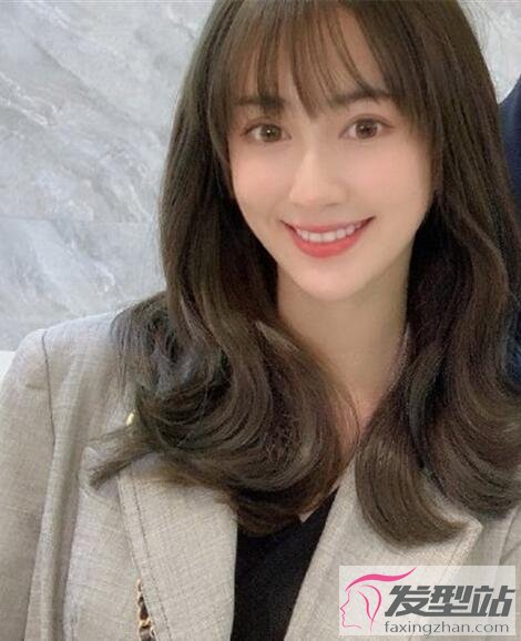 女生青木灰染發(fā)發(fā)型