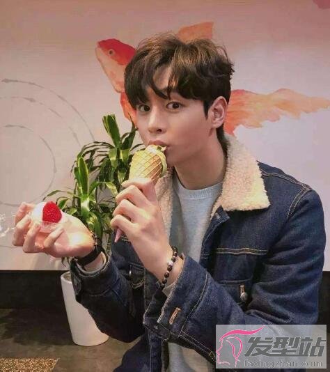 網(wǎng)紅男生時(shí)尚發(fā)型