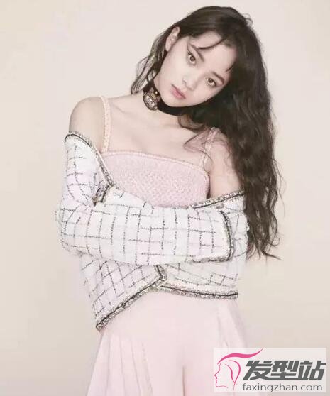 女生麥穗燙發(fā)型