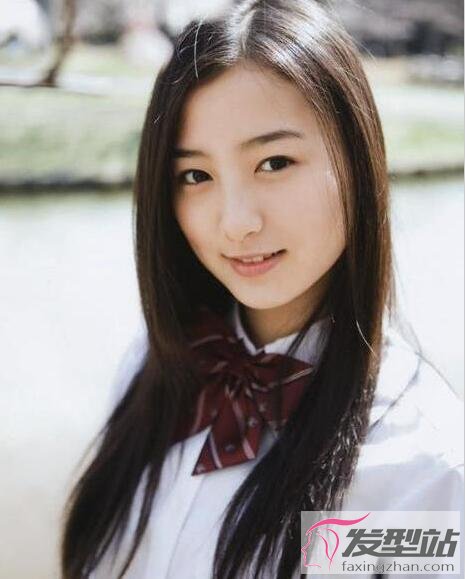 大餅臉女生直發(fā)發(fā)型