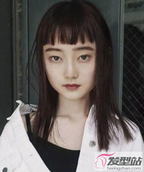 大餅臉女生直發(fā)發(fā)型
