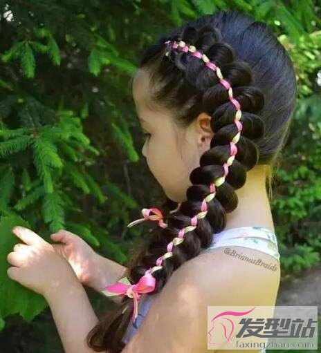 女童桃心馬尾辮扎發(fā)