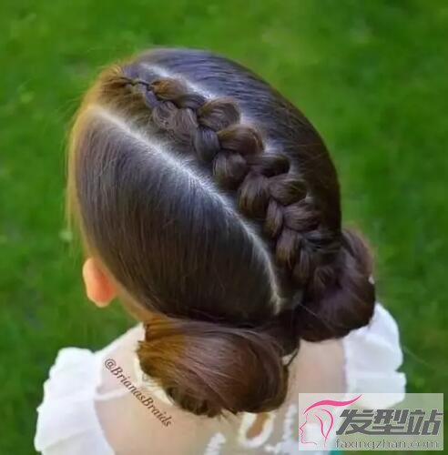 女童桃心馬尾辮扎發(fā)