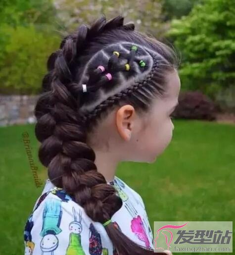 女童桃心馬尾辮扎發(fā)