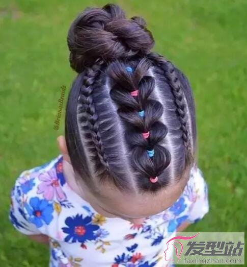女童桃心馬尾辮扎發(fā)