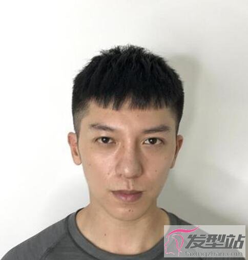 男生凱撒式短發(fā)發(fā)型