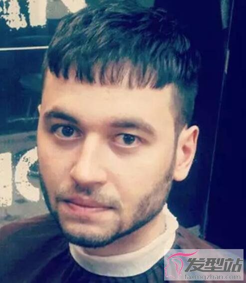 男生凱撒式短發(fā)發(fā)型
