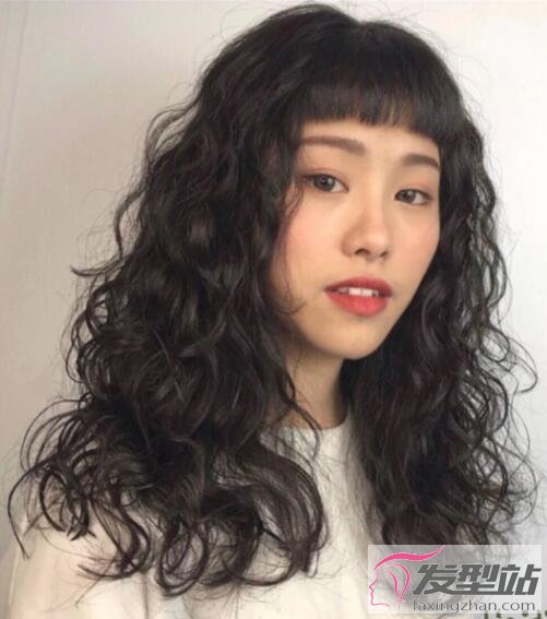 女生嬉皮卷發(fā)型