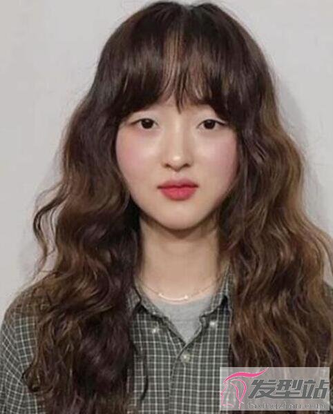 女生嬉皮卷發(fā)型