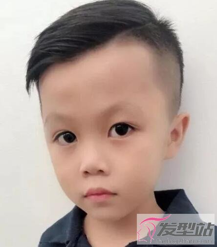 小男孩剃鬢角發(fā)型