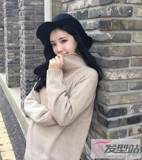 女生黑色卷發(fā)發(fā)型
