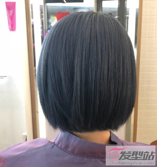 女生霧霾藍色染發(fā)發(fā)型