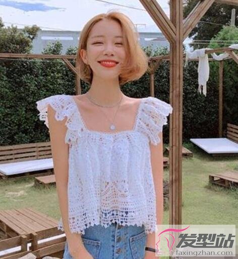 女生齊下巴短發(fā)發(fā)型