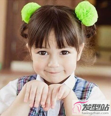 圓臉小女孩扎發(fā)發(fā)型
