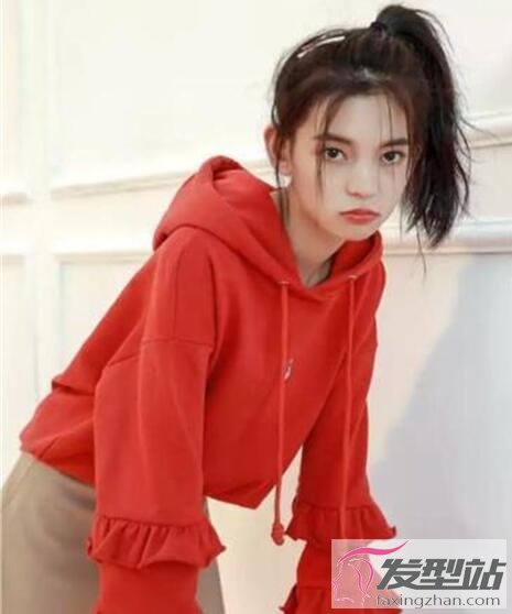 女生空氣墜扎發(fā)發(fā)型