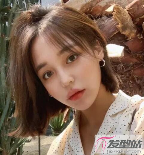 女生琥珀棕色染發(fā)發(fā)型