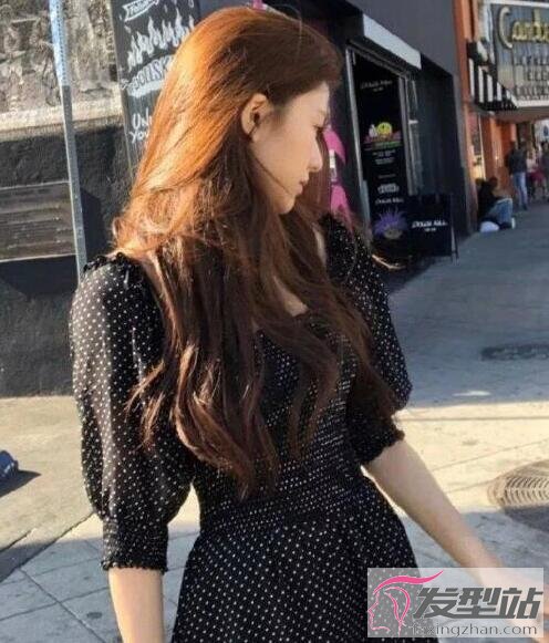 女生琥珀棕色染發(fā)發(fā)型
