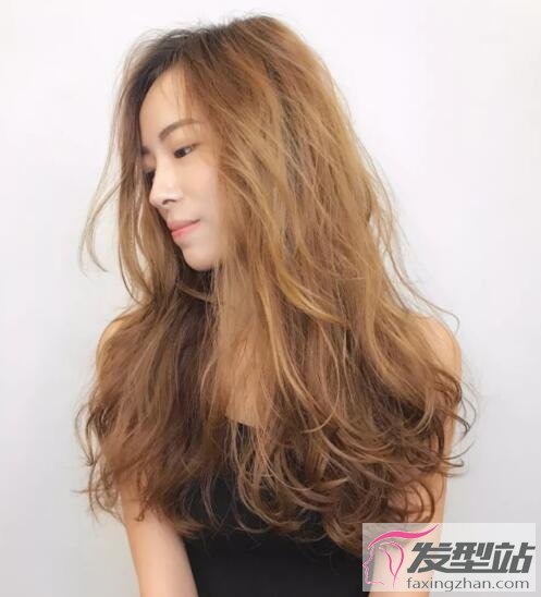 女生紋理燙長發(fā)發(fā)型