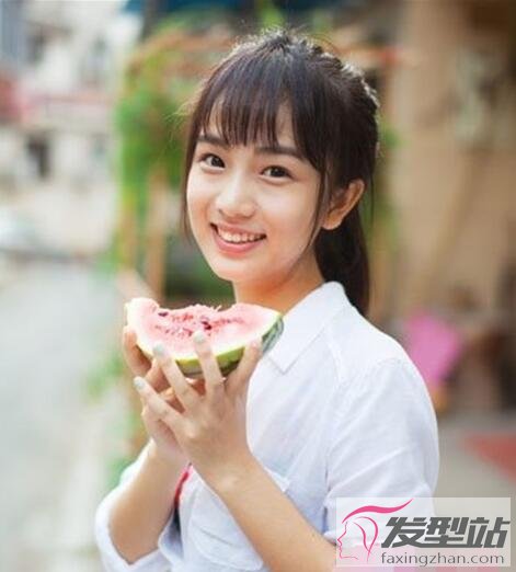 女生馬尾辮扎發(fā)發(fā)型
