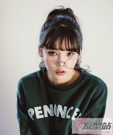 女生馬尾辮扎發(fā)發(fā)型