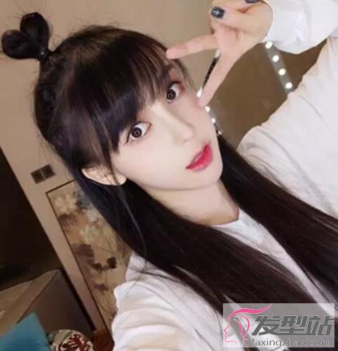 女生愛(ài)心扎發(fā)發(fā)型