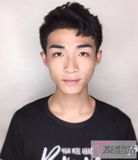男生內(nèi)扣劉海發(fā)型