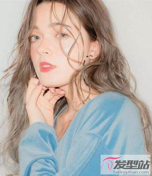 女生時(shí)尚卷發(fā)發(fā)型