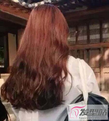 女生編織燙發(fā)型