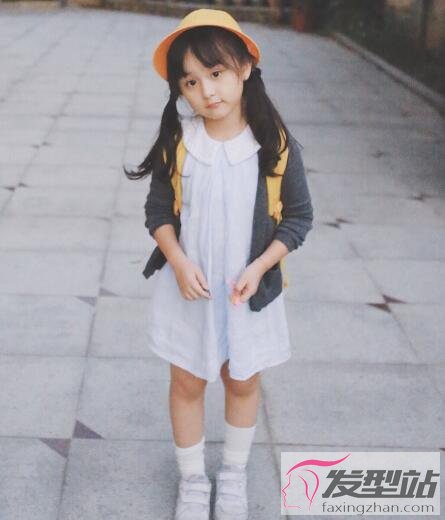 小女孩穿裙子發(fā)型