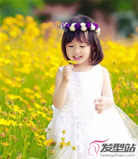小女孩穿裙子發(fā)型
