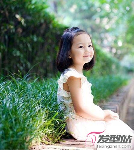 小女孩穿裙子發(fā)型