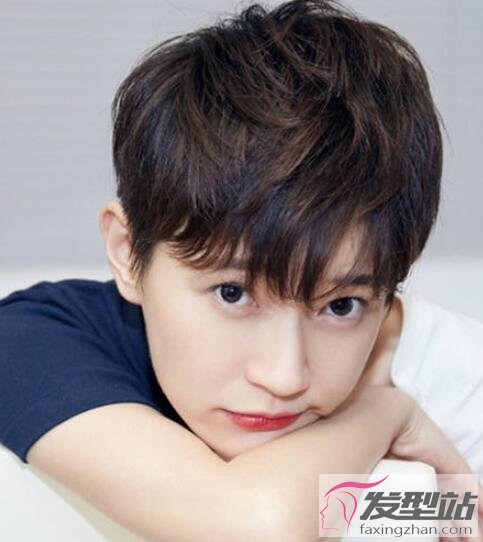 女生帥氣中性短發(fā)
