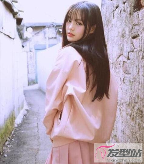 女生時(shí)尚直發(fā)發(fā)型