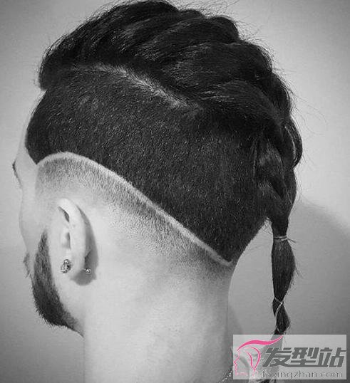 男生扎辮子發(fā)型