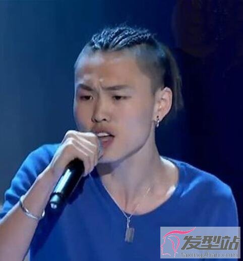 男生扎辮子發(fā)型