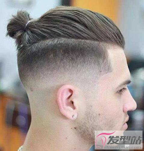 男生扎辮子發(fā)型