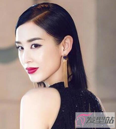 女生黑色齊肩發(fā)型