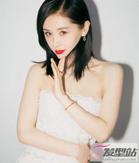 女生黑色齊肩發(fā)型