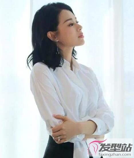 女生黑色齊肩發(fā)型