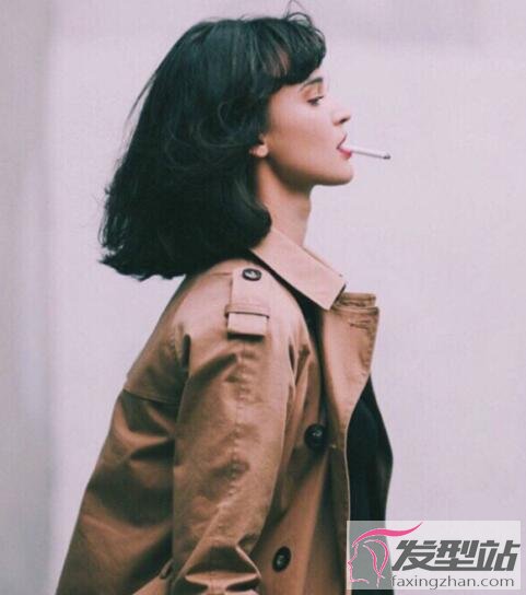女生黑色齊肩發(fā)型
