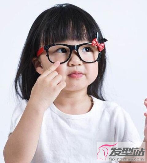 小女孩戴眼鏡發(fā)型
