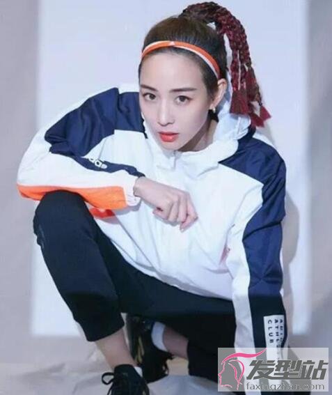女生臟辮扎發(fā)發(fā)型