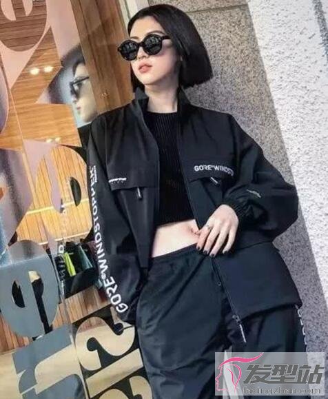 女生穿工裝發(fā)型