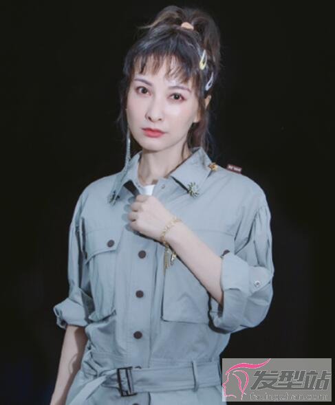 女生穿工裝發(fā)型