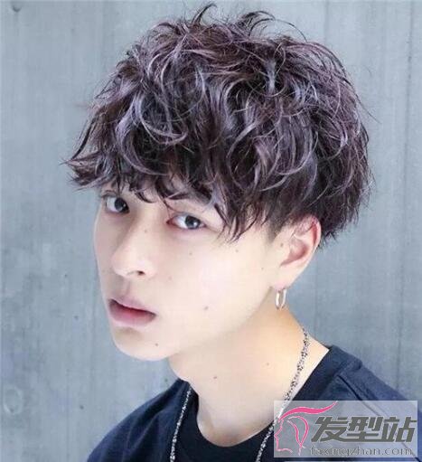 男生小卷燙發(fā)發(fā)型