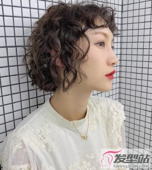 女生短發(fā)S卷發(fā)型
