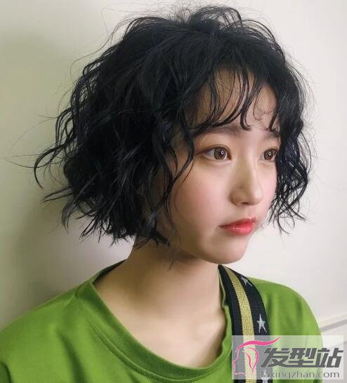 女生短發(fā)S卷發(fā)型