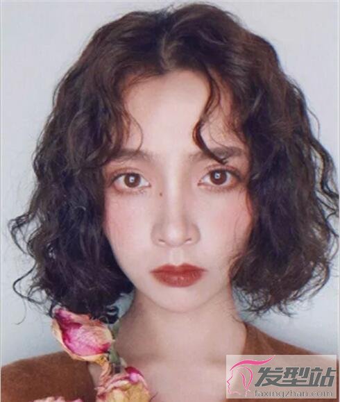 女生短發(fā)S卷發(fā)型